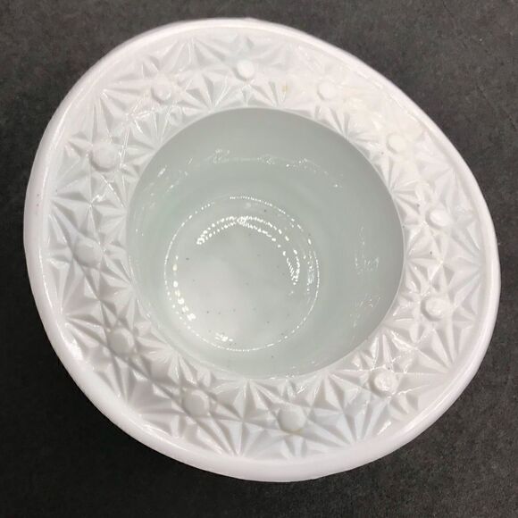 Vintage Fenton Daisy and Button Milk Glass Top Hat Topper Planter Decor - Picture 6 of 16